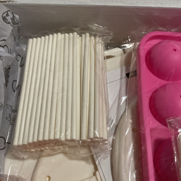 Cakes of Eden Apron Hero's pop n dip kit. Never used - Picture 7 of 12